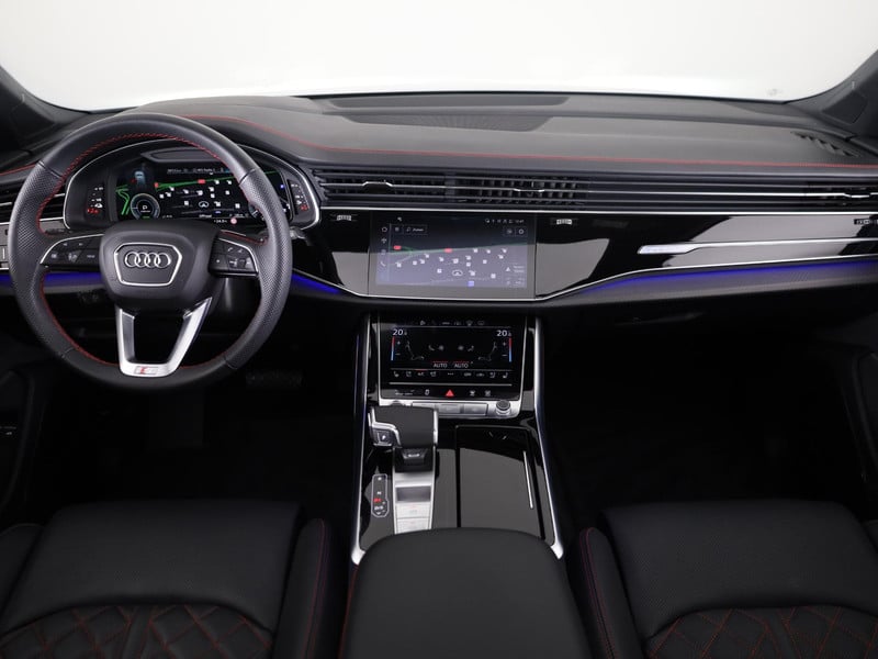 55067870-6.jpg