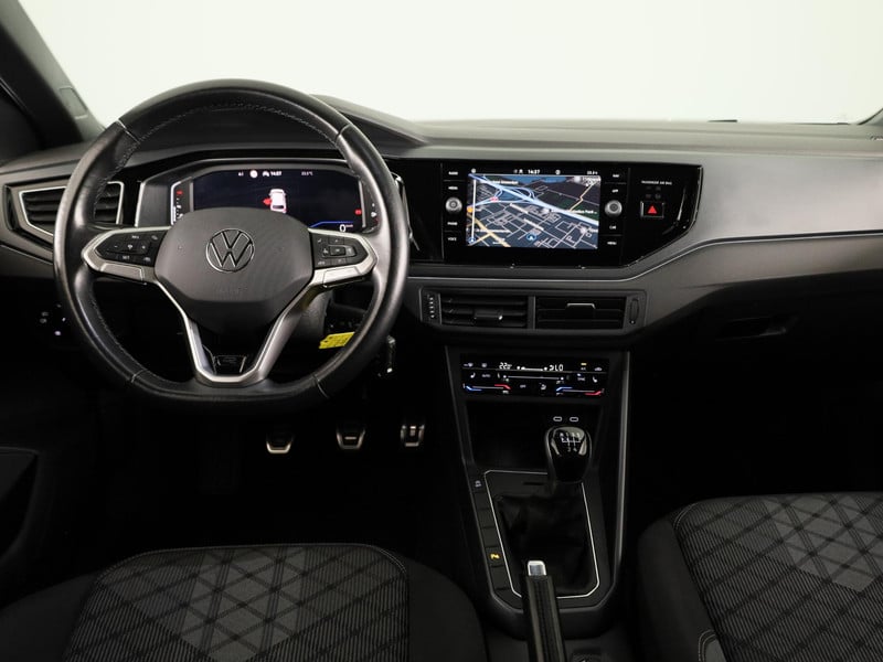 55097461-6.jpg