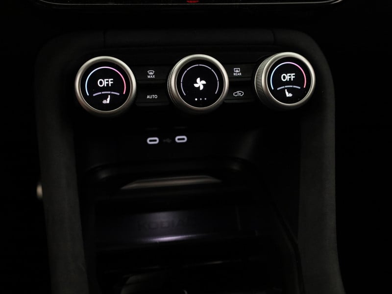 55097917-19.jpg