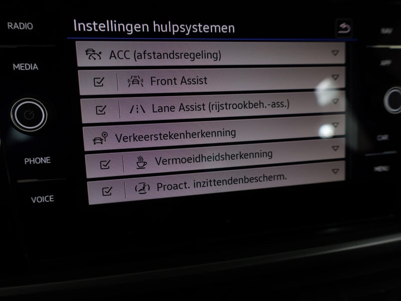 55107997-13.jpg