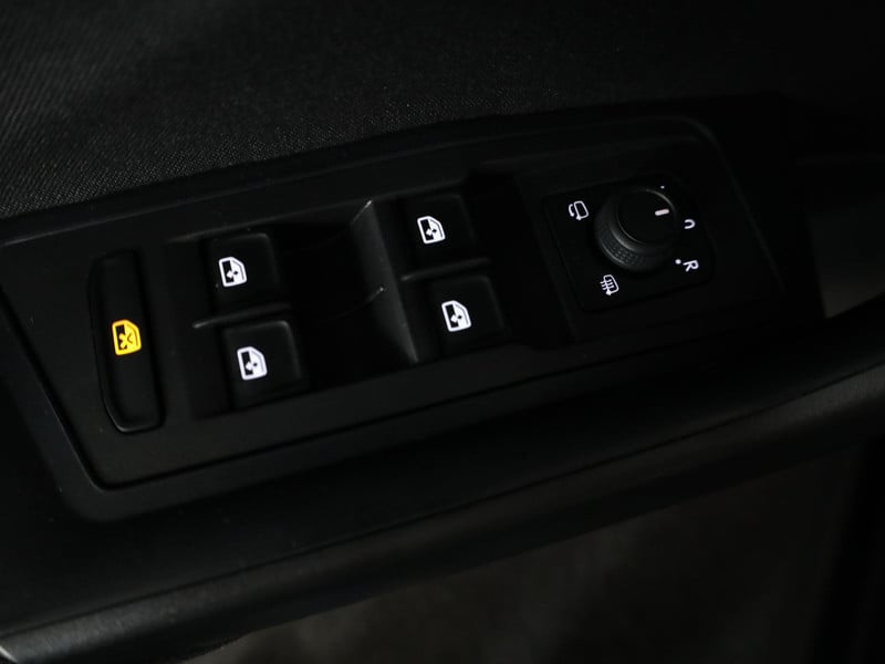 55107997-25.jpg