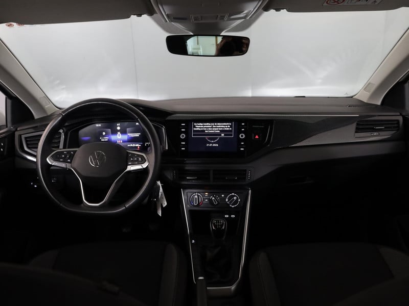 55120776-6.jpg