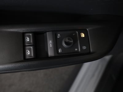 55121890-25.jpg