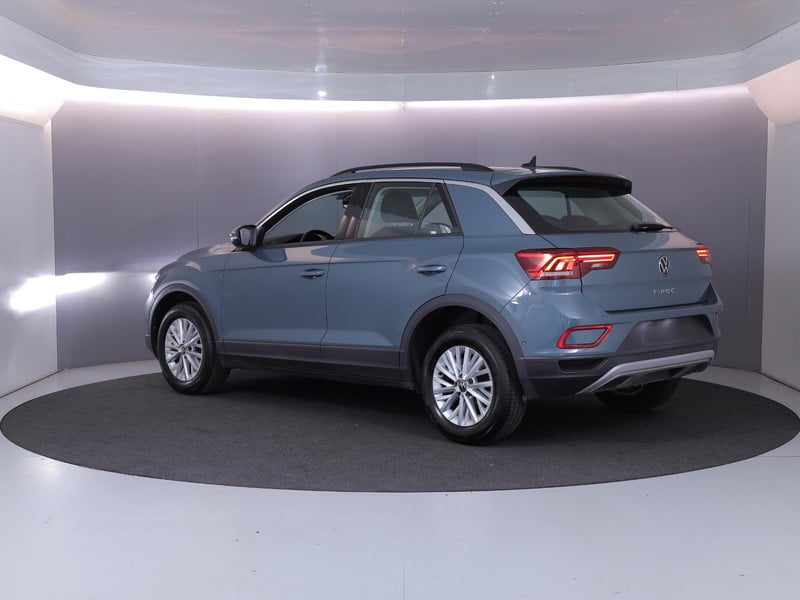 55123826-3.jpg