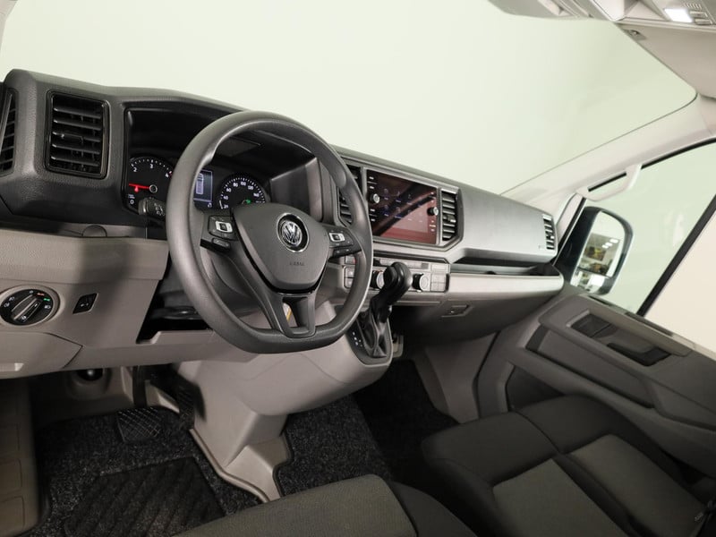55452942-6.jpg