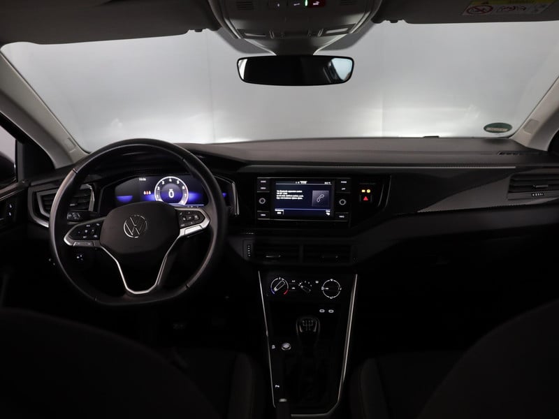 55499569-6.jpg