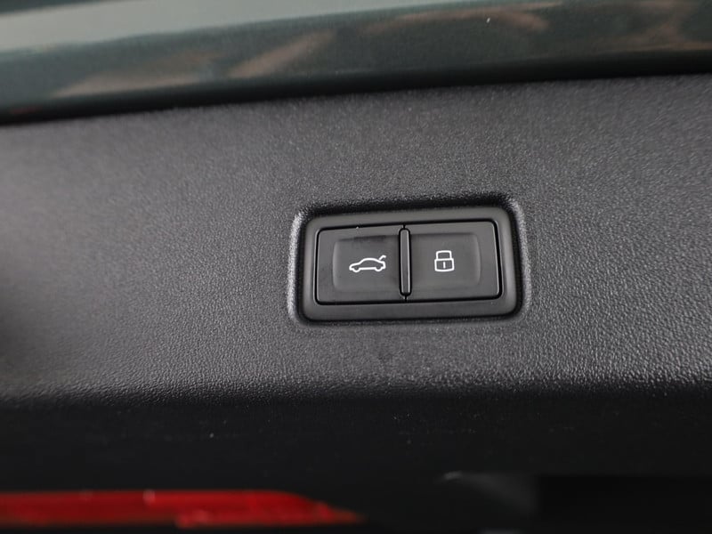 55652580-18.jpg