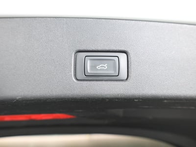 55677931-25.jpg