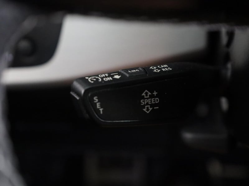 55710365-29.jpg