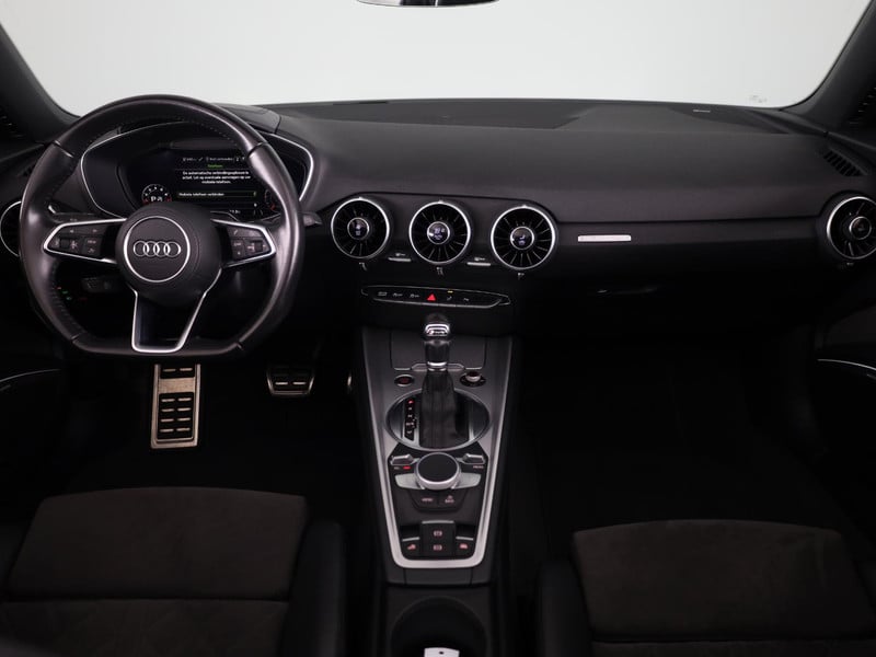 55711663-10.jpg