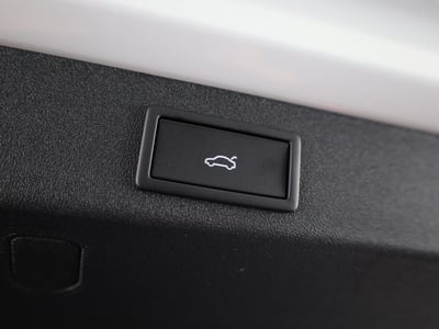 55970683-18.jpg