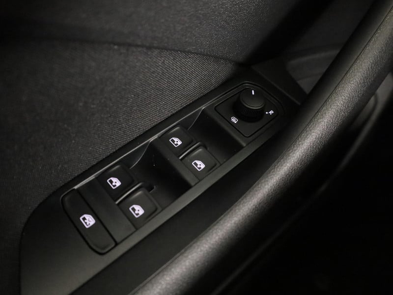 56023881-26.jpg
