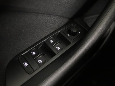 56023881-26.jpg
