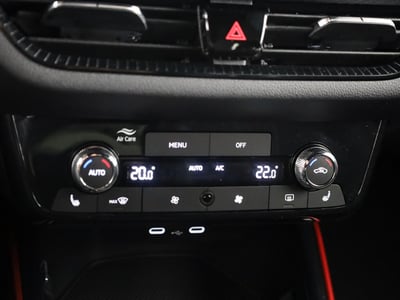 56023982-25.jpg