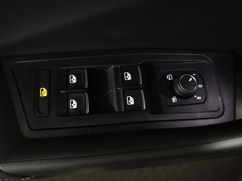 56044886-31.jpg