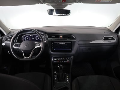 56044897-7.jpg