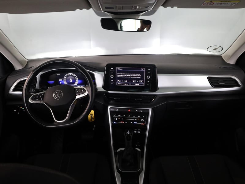 56044990-6.jpg