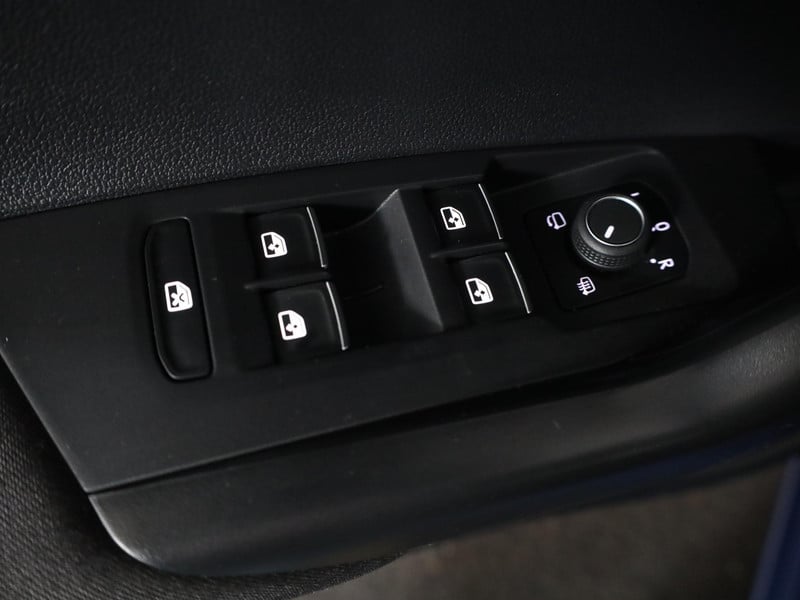 56045008-26.jpg