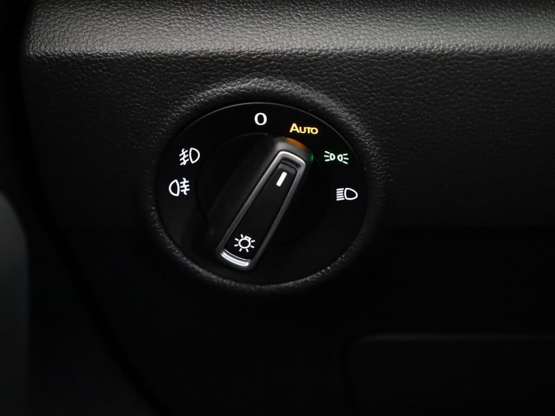56106647-27.jpg