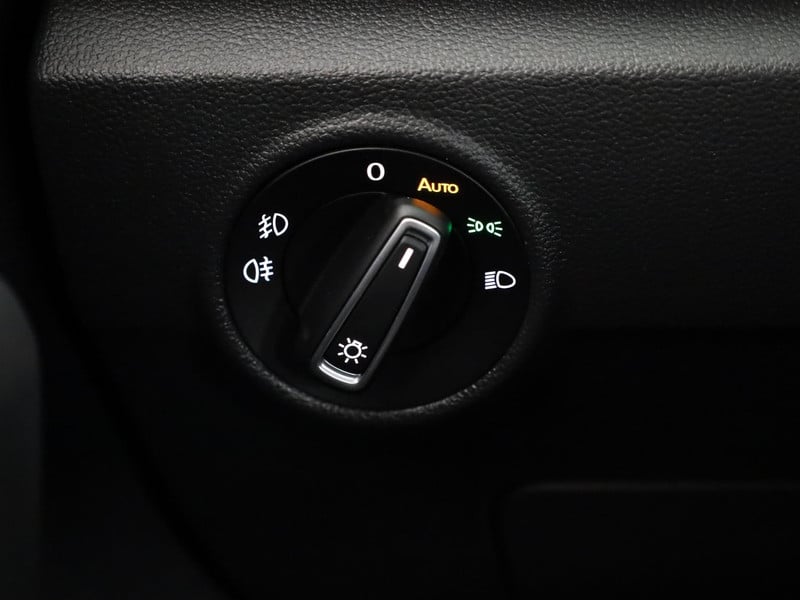 56106647-28.jpg