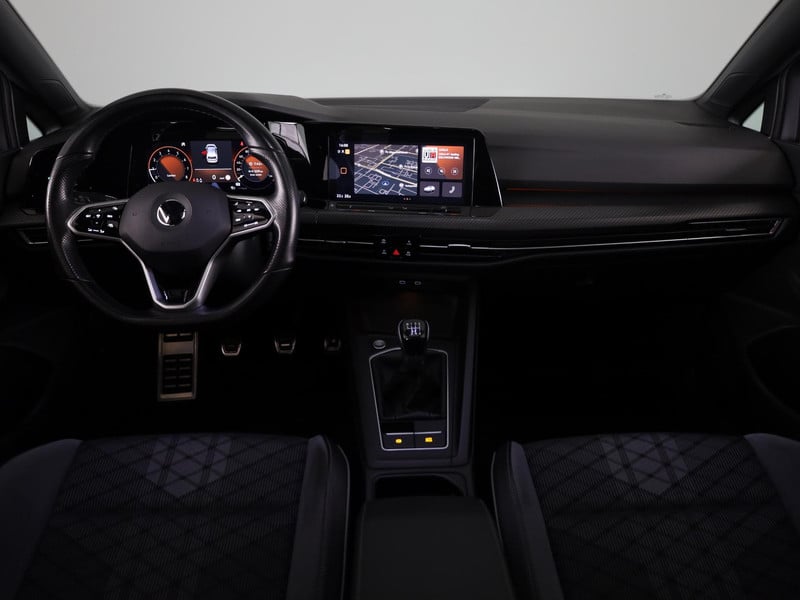 56106669-6.jpg