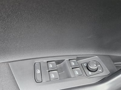 56107098-18.jpg