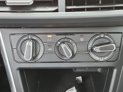 56107098-26.jpg
