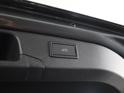 56108181-16.jpg