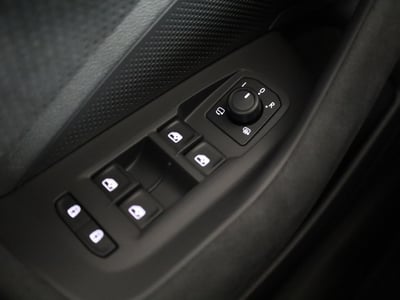 56108181-35.jpg