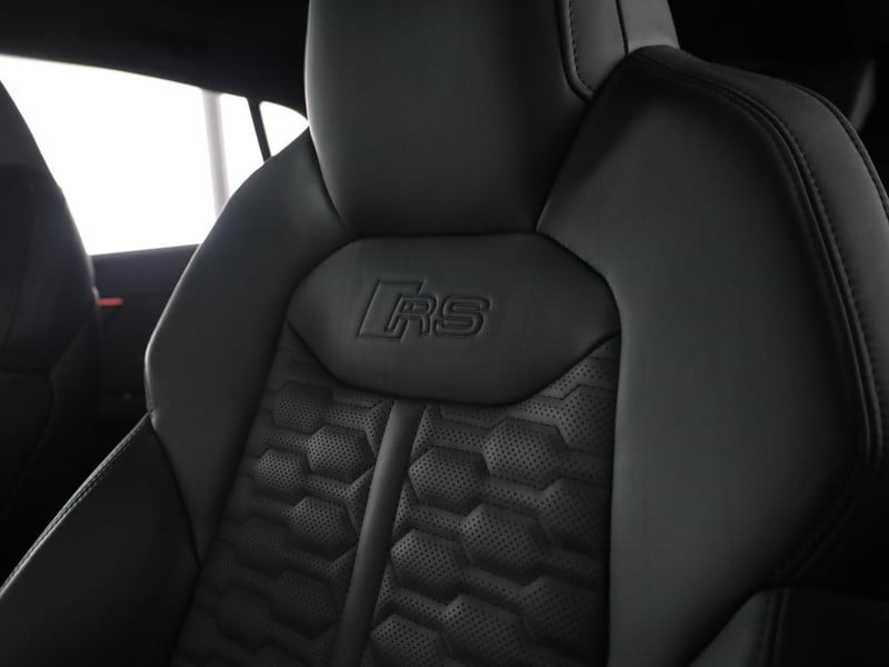 56138904-8.jpg