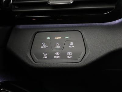 56161185-29.jpg