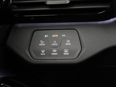 56161185-28.jpg