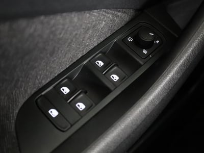 56203137-23.jpg