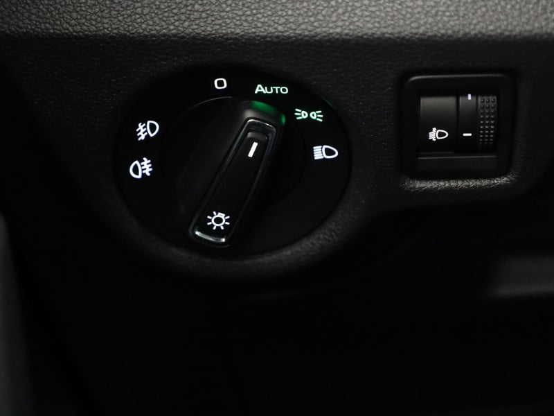 56203137-25.jpg