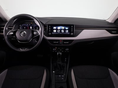 56203137-5.jpg
