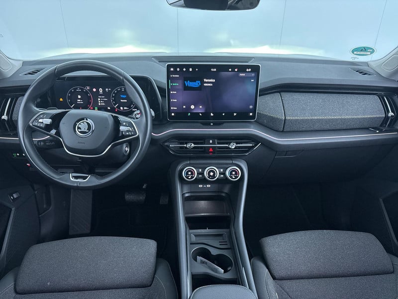 56253996-6.jpg