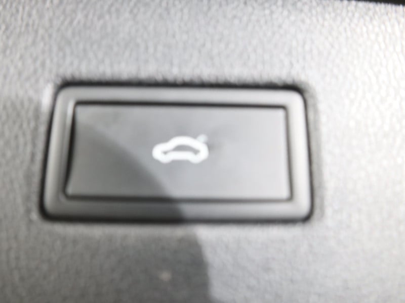 56272446-28.jpg