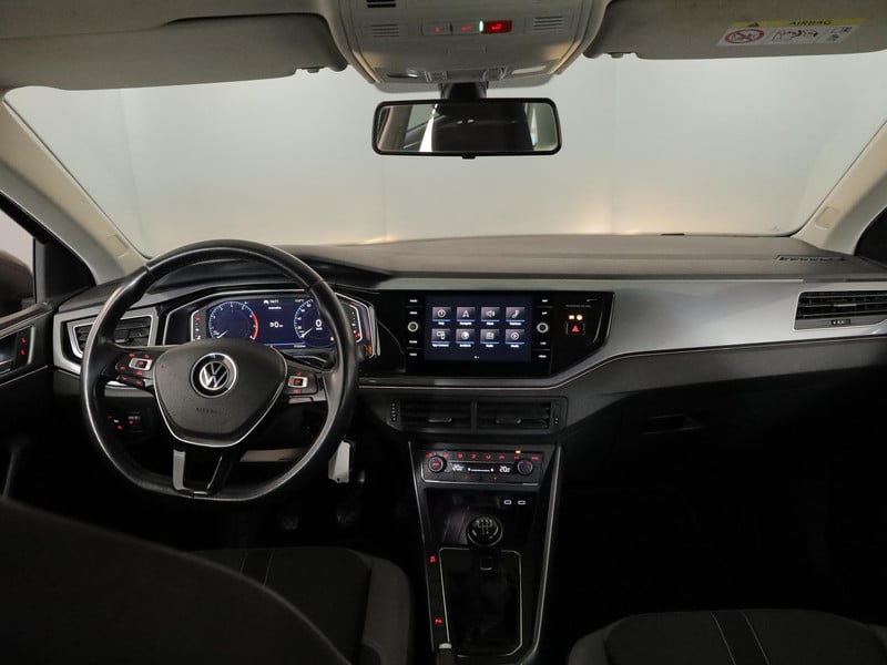 56383042-6.jpg