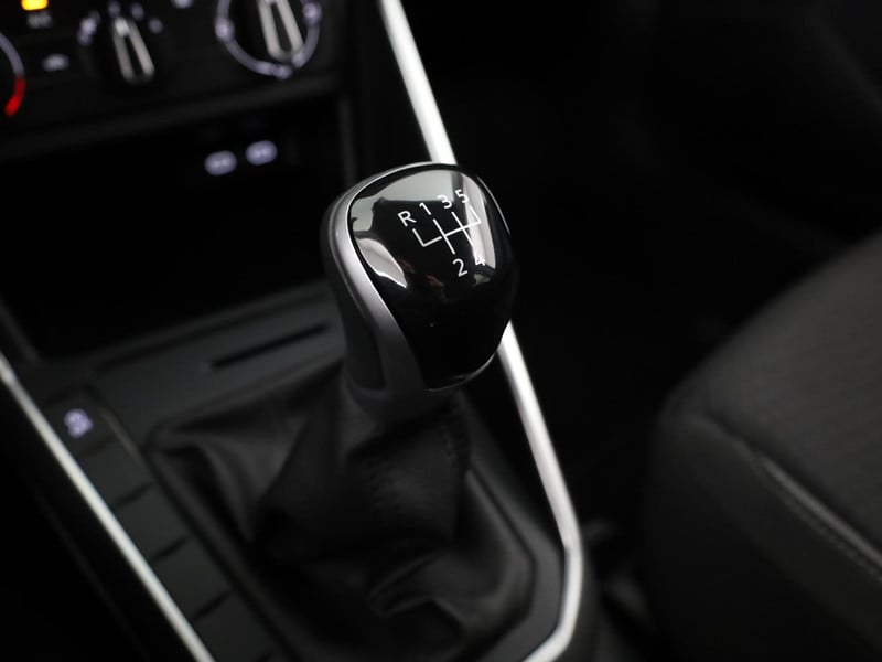 56496858-23.jpg