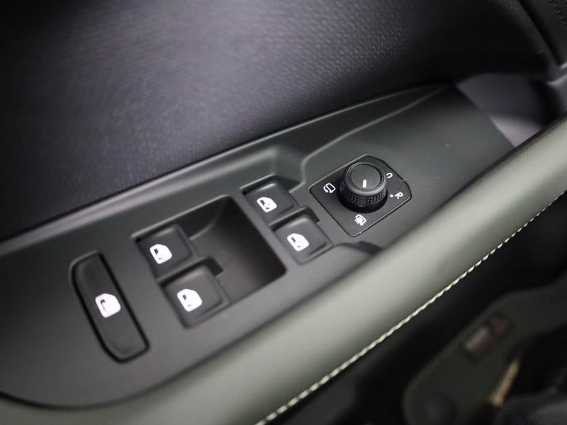 56536834-30.jpg
