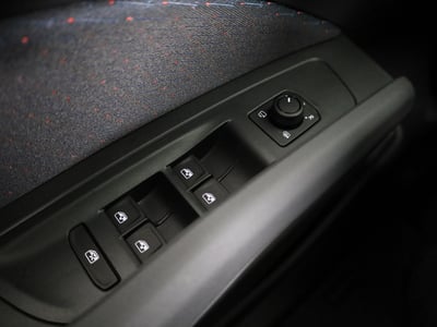 56757798-19.jpg
