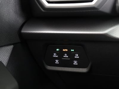 56968151-10.jpg