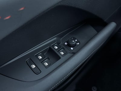 57010480-19.jpg