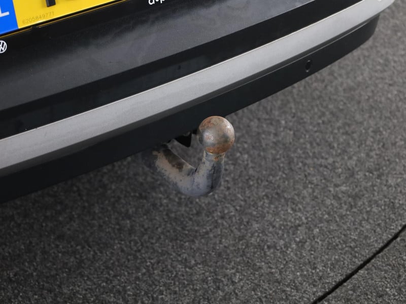 57062592-15.jpg
