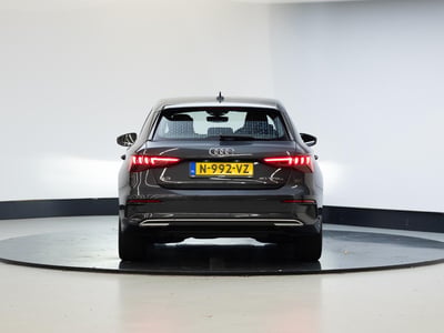 57178822-8.jpg