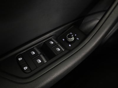 57394744-29.jpg