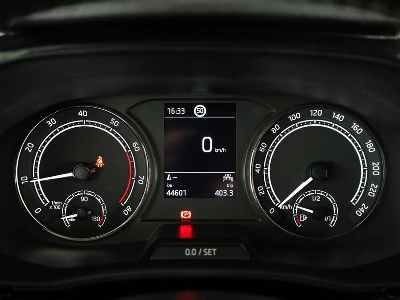 57405671-9.jpg