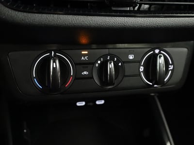 57405671-23.jpg