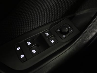 57610833-28.jpg
