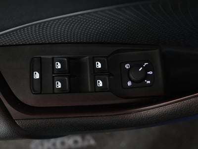 57622484-25.jpg